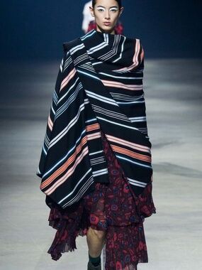 NWT KENZO RUNWAY RARE wool blanket shawl in size L